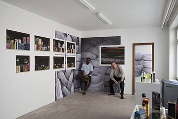 Christian Hanussek/Salifou Lindou, Blick in die Ausstellung im kunstraum muenchen. Foto: Katrin Schilling.